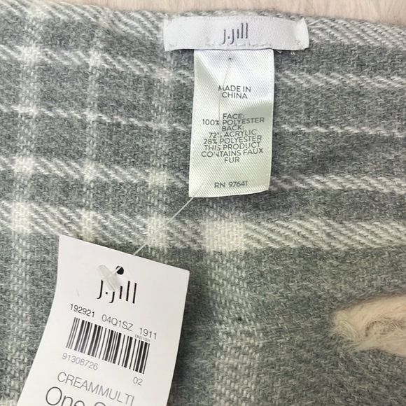 🆕 J.Jill Faux-Fur Cream and Gray Reversible
Scarf - Picture 6 of 10